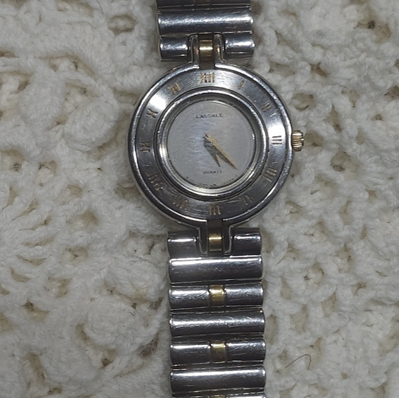 Vintage Rare SEIKO Watch with Two Tone & Roman Numerals - Picture 2 of 10
